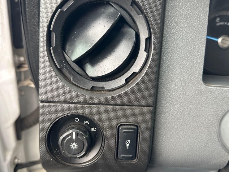 2016-ford-f550-xl-image-33