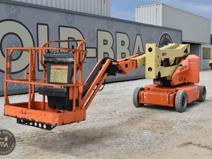 2012-jlg-e400ajpn-image-2