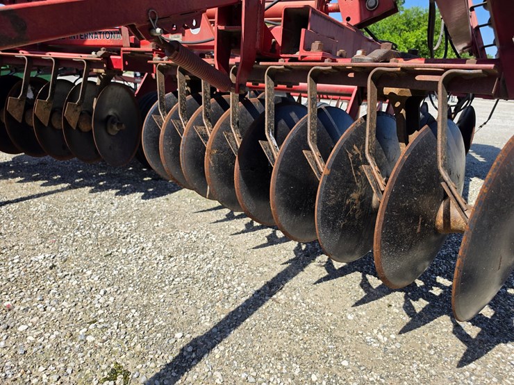 case-ih-3900-image-11