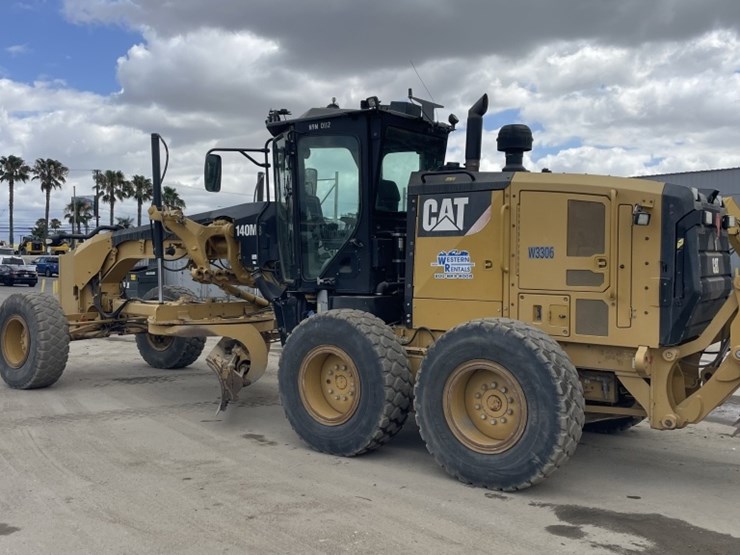 2015-caterpillar-140m3-image-1