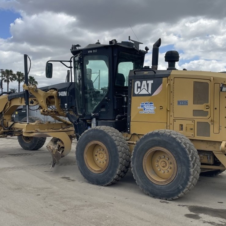 2015 CATERPILLAR 140M3