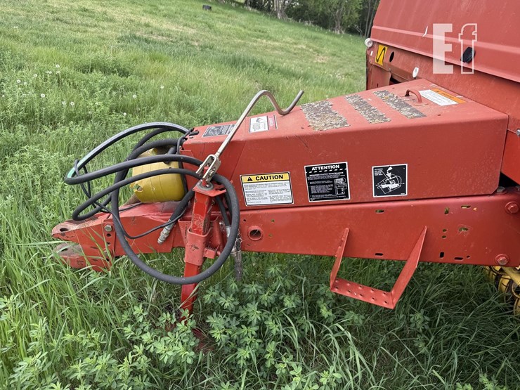 new-holland-660-image-3