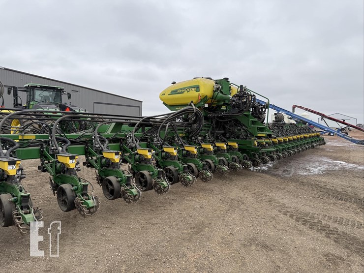 2023-john-deere-db90-image-13