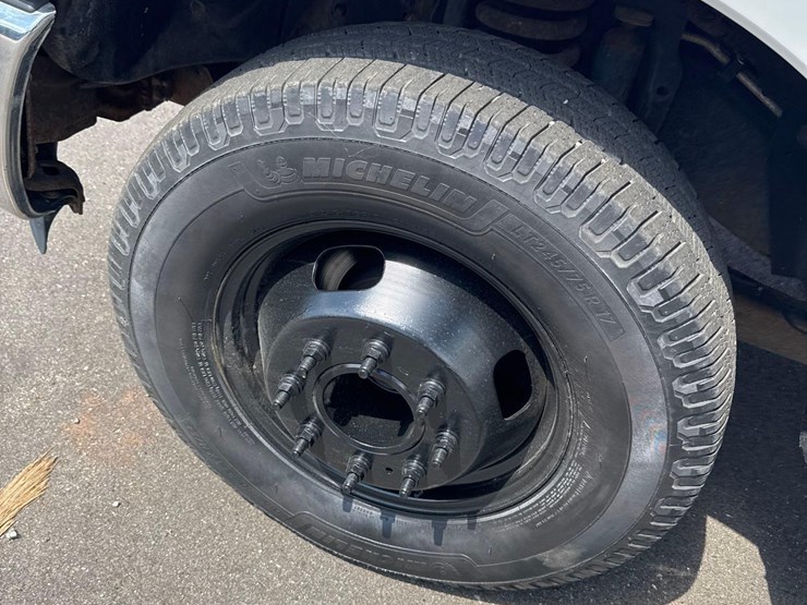 2015-ford-f350-image-22