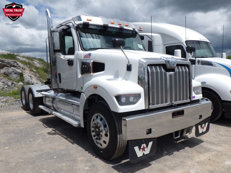 2022-western-star-49x-image-3