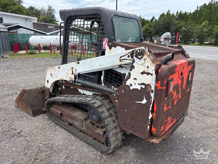 compact-track-loader-skid-steer-image-4