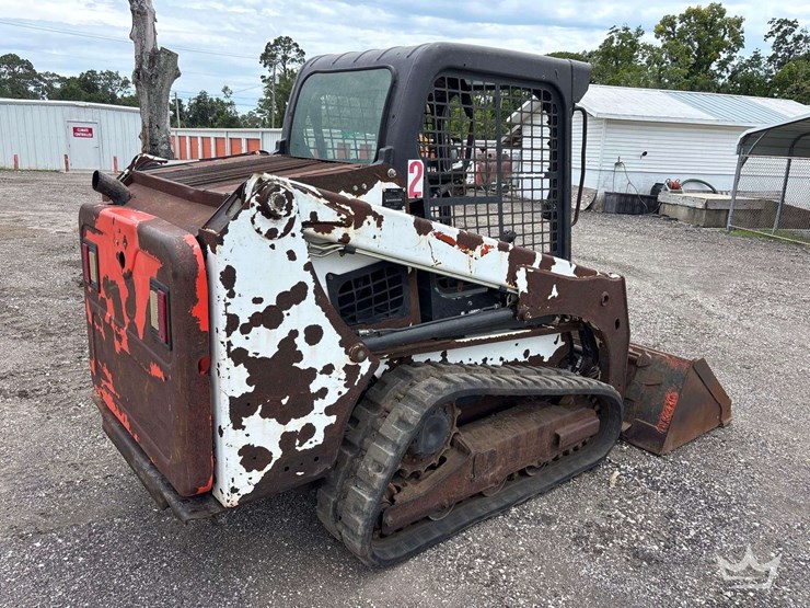 compact-track-loader-skid-steer-image-3