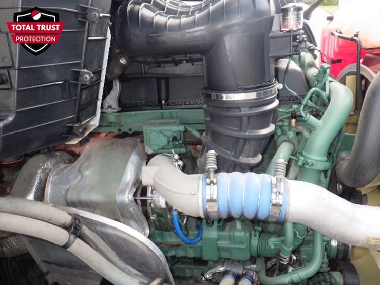 2025-volvo-vnl860-image-28