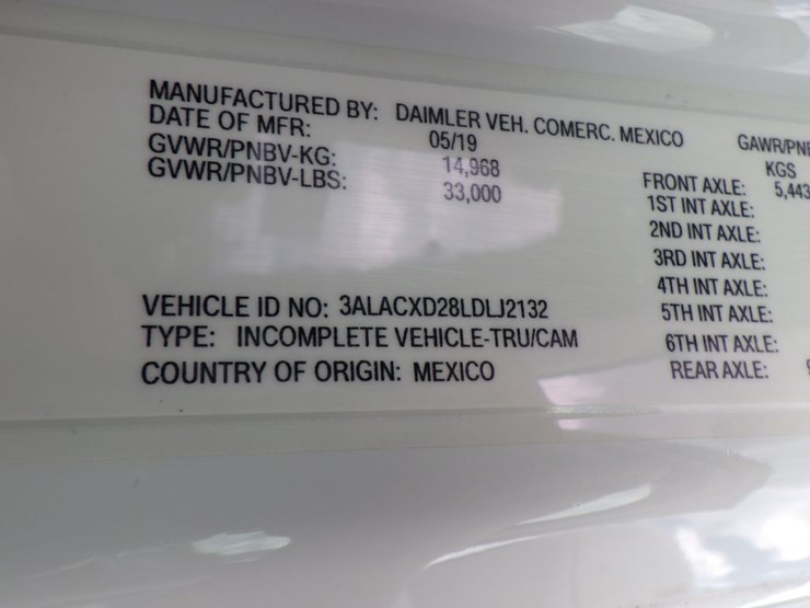 2020-freightliner-m2-106-image-17