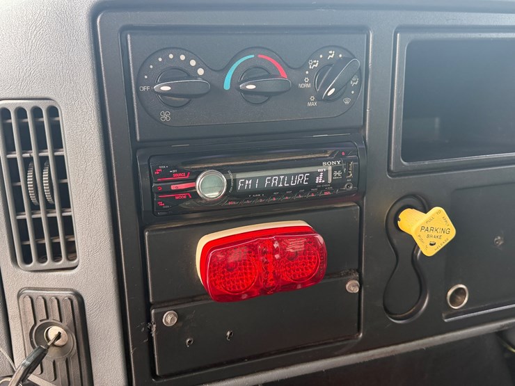 2005-international-durastar-4300-image-20