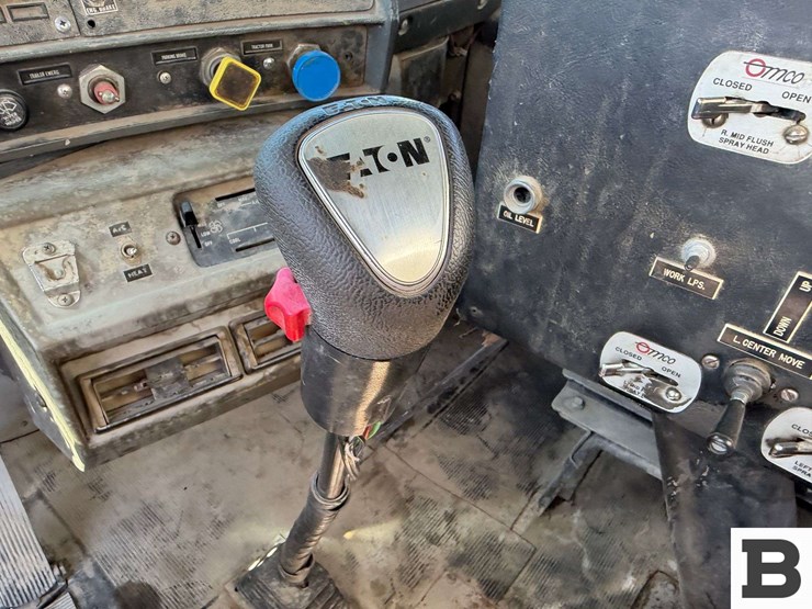 1990-mack-rd688s-image-62