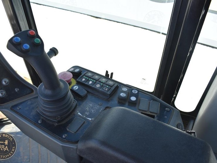 2014-caterpillar-cp56b-image-42