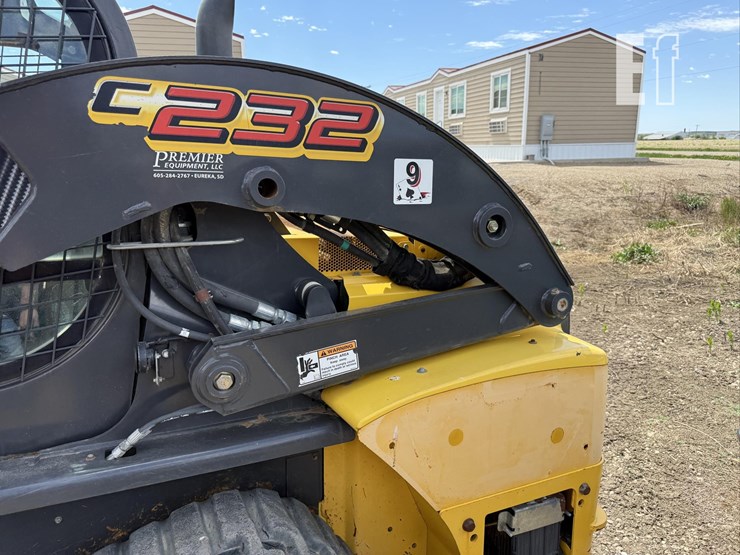 new-holland-c232-image-6