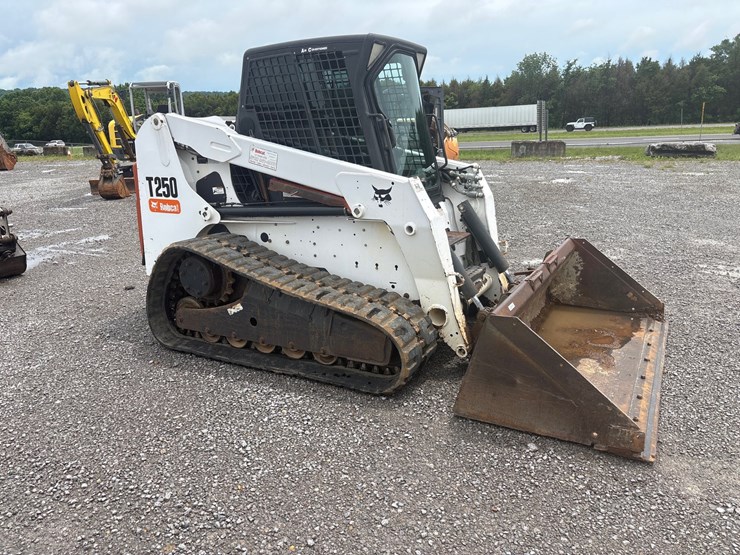 2009-bobcat-t250-image-2