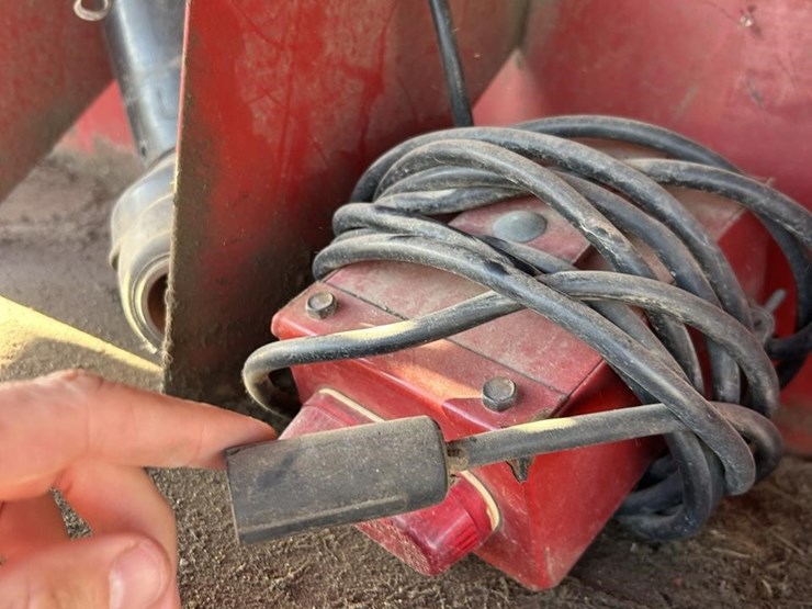 new-holland-660-image-16