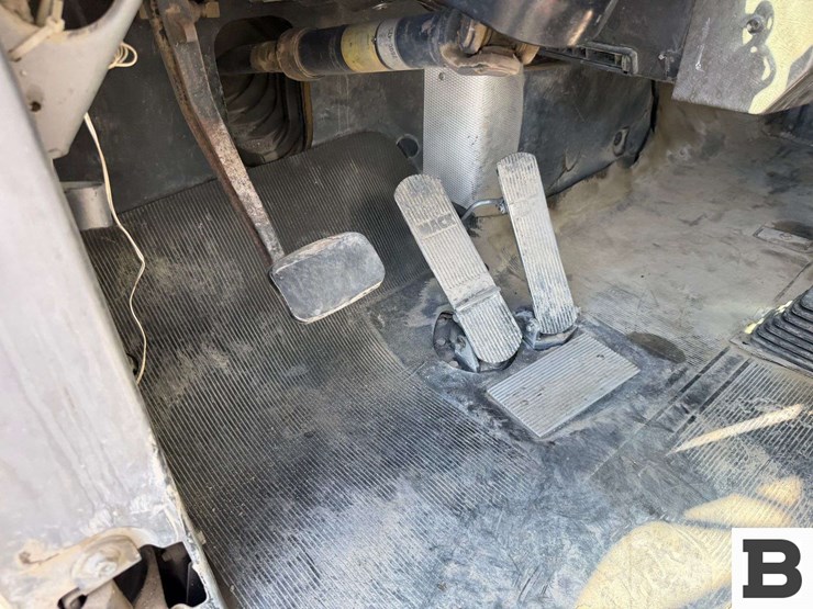 1990-mack-rd688s-image-58