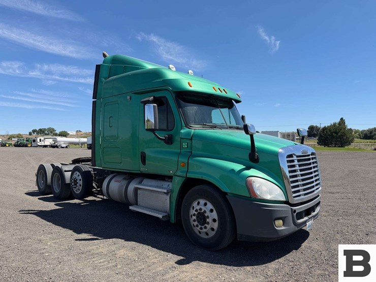 2012-freightliner-cascadia-125-image-3