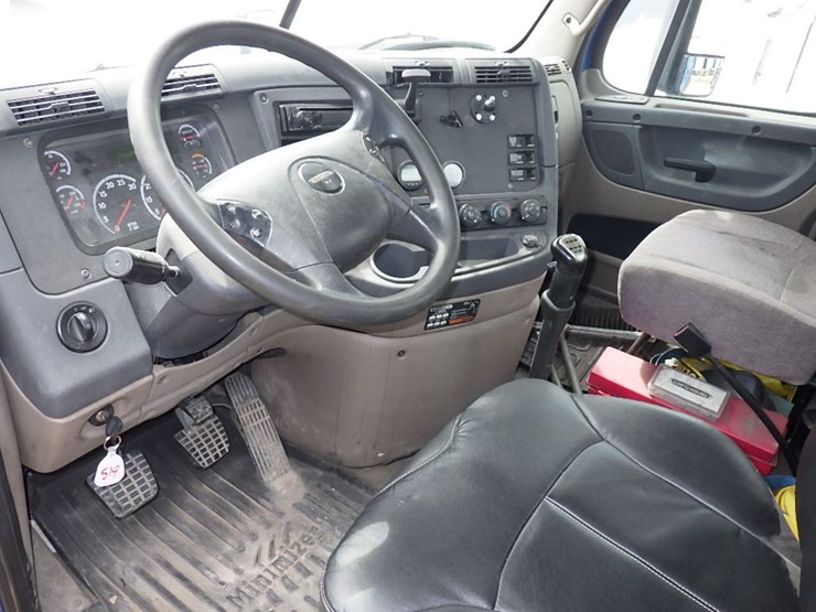 2015-freightliner-cascadia-125-evolution-image-17