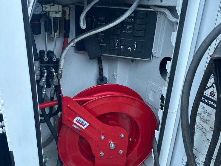 2017-ford-f550-xl-image-21