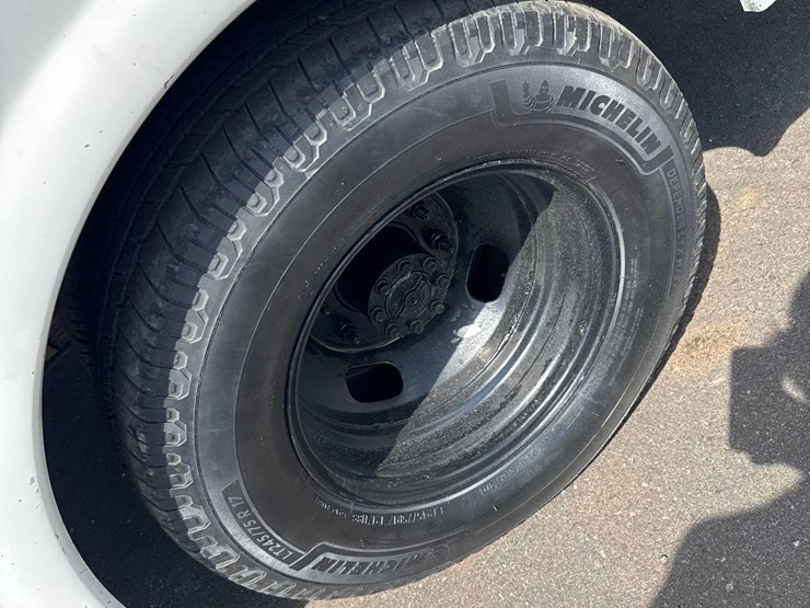 2015-ford-f350-image-23