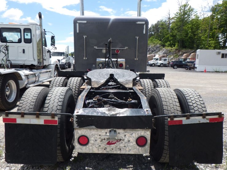 2018-peterbilt-389-image-13