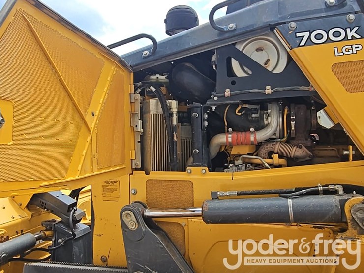 2019-deere-700k-image-16