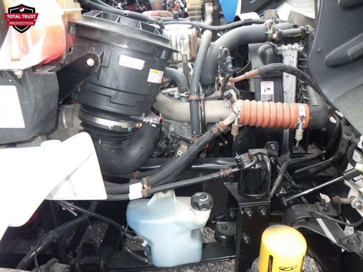 2020-freightliner-m2-106-image-19