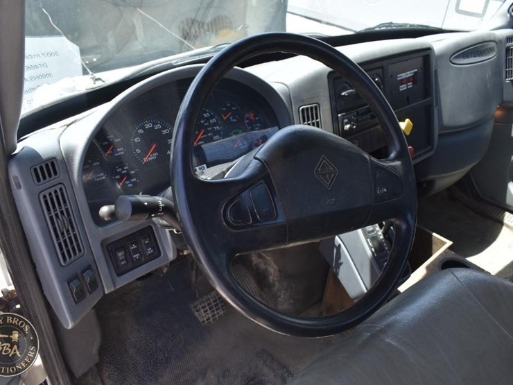 2007-international-durastar-4400-image-43