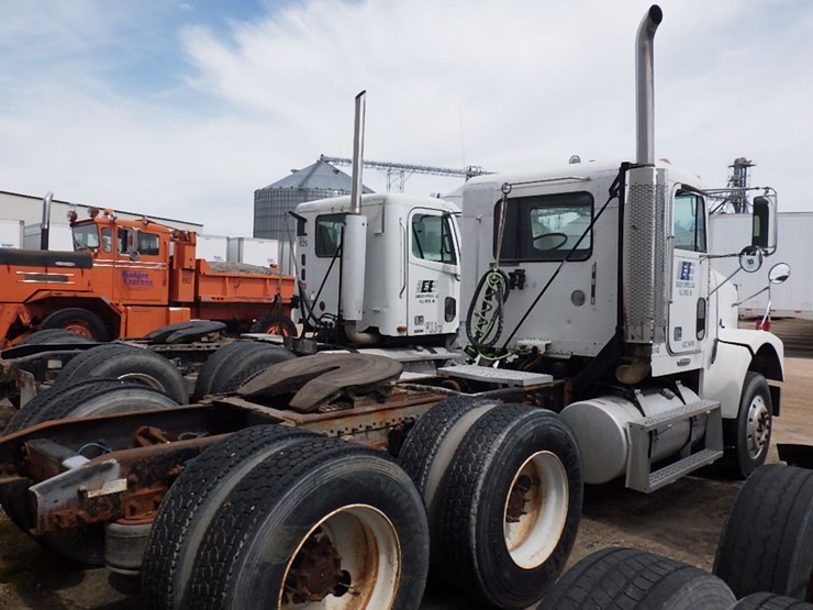 1999-freightliner-fld120-image-8