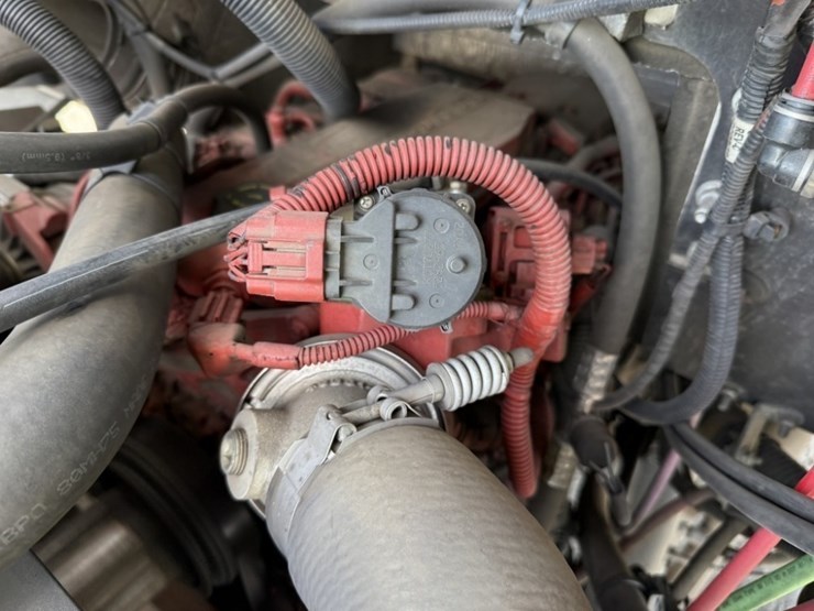 2010-freightliner-mt55-image-11