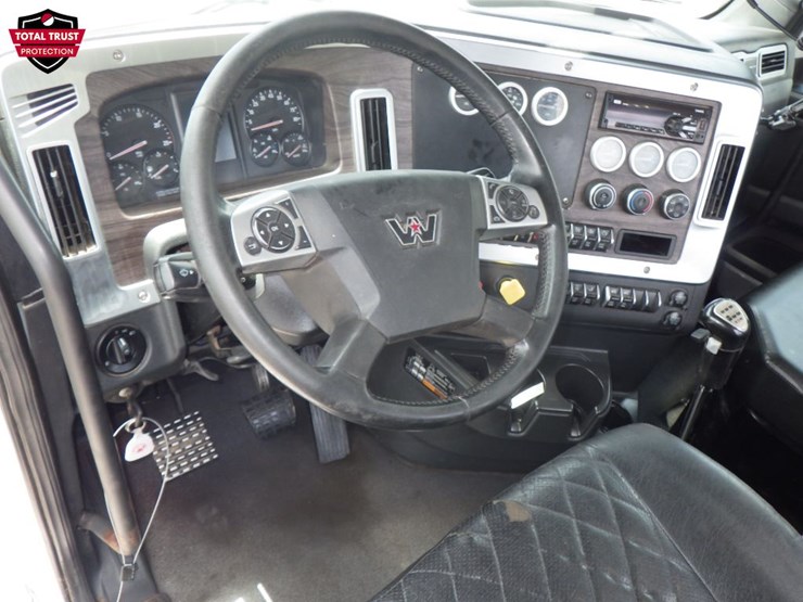 2022-western-star-49x-image-17