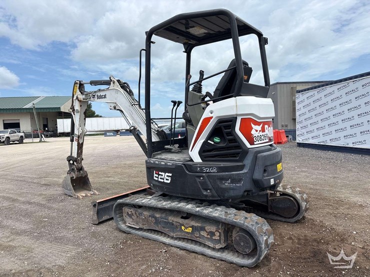 2021-bobcat-e26-image-4