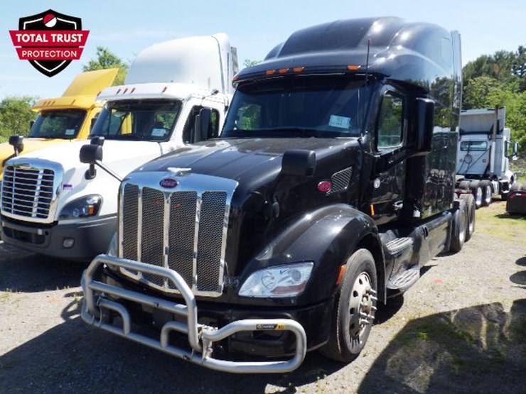 2022-peterbilt-579-image-1