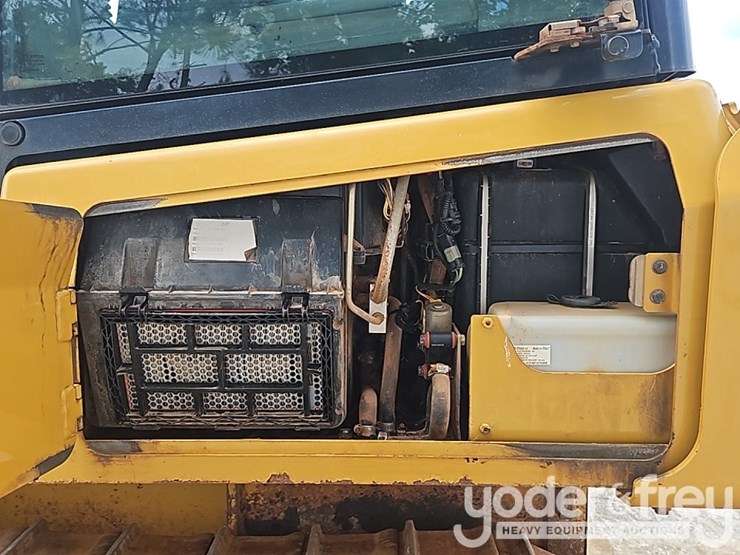 2016-caterpillar-d5k2-lgp-image-17