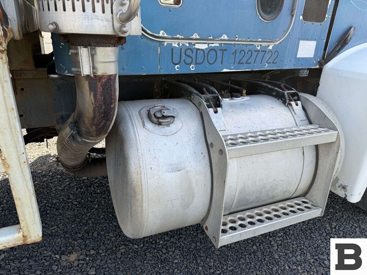 1990-peterbilt-377-image-29