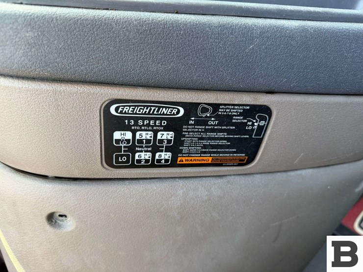 2012-freightliner-cascadia-125-image-61