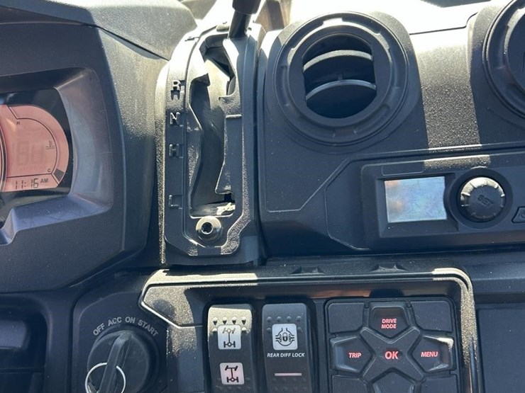 2021-can-am-defender-limited-cab-hd10-image-18