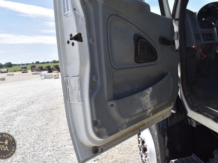 2007-international-durastar-4400-image-38