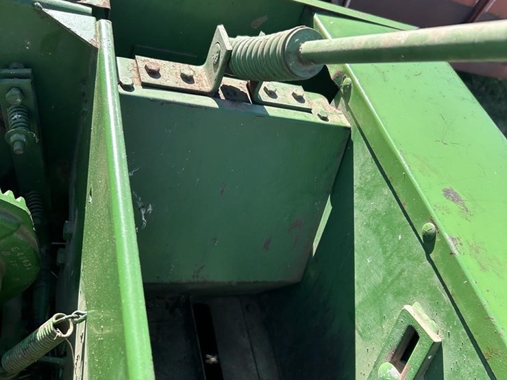 john-deere-336-image-32