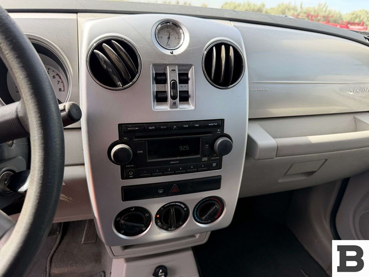 2009-chrysler-pt-cruiser-image-26