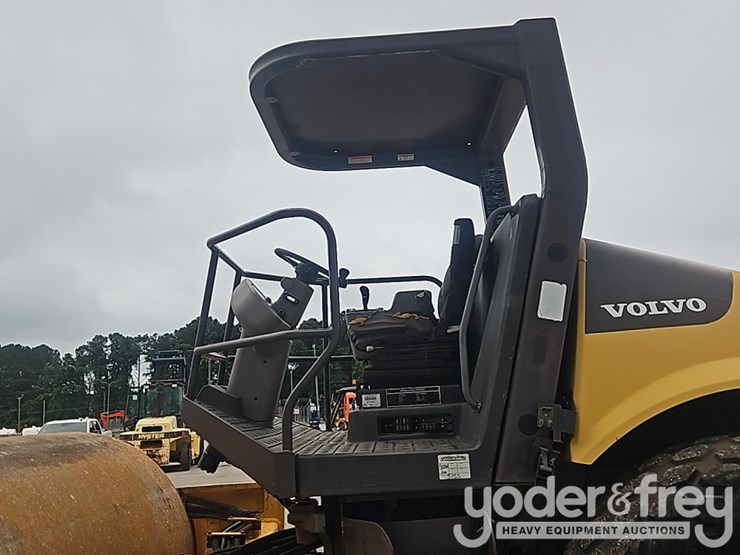 2012-volvo-sd100d-image-32