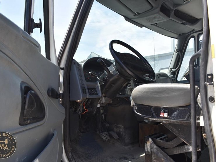 2007-international-durastar-4400-image-39