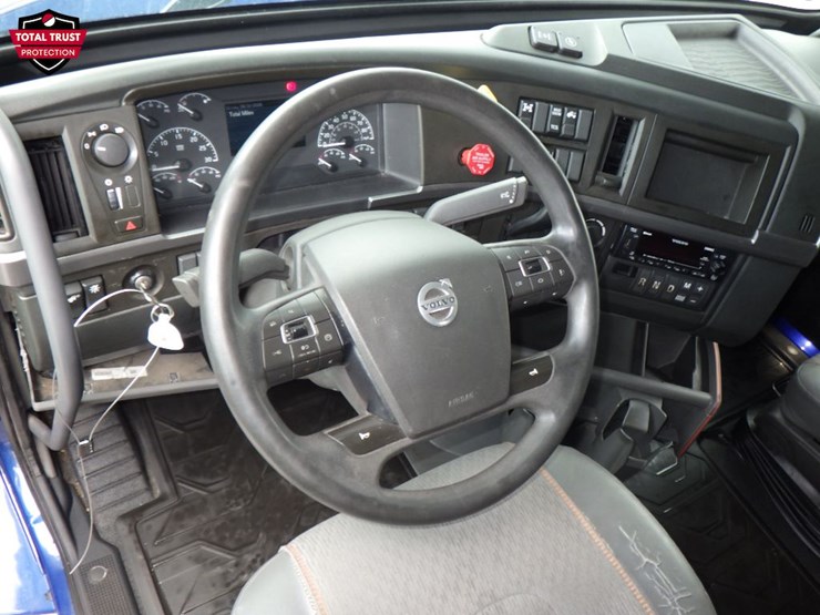 2022-volvo-vnl860-image-22