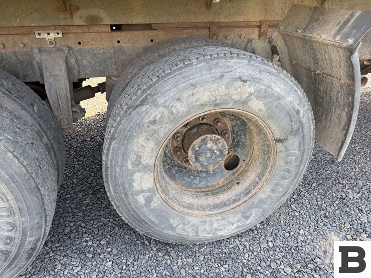 1990-peterbilt-377-image-26