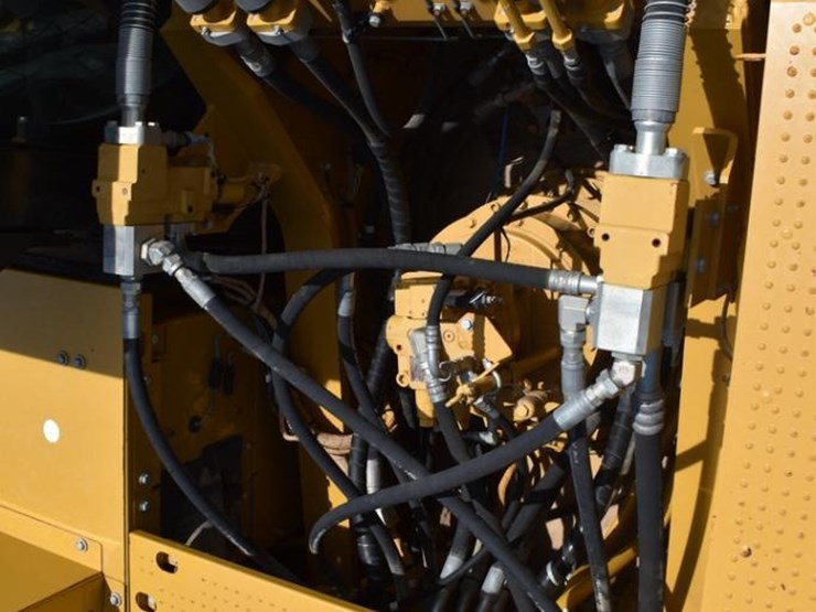 2019-caterpillar-336-image-42