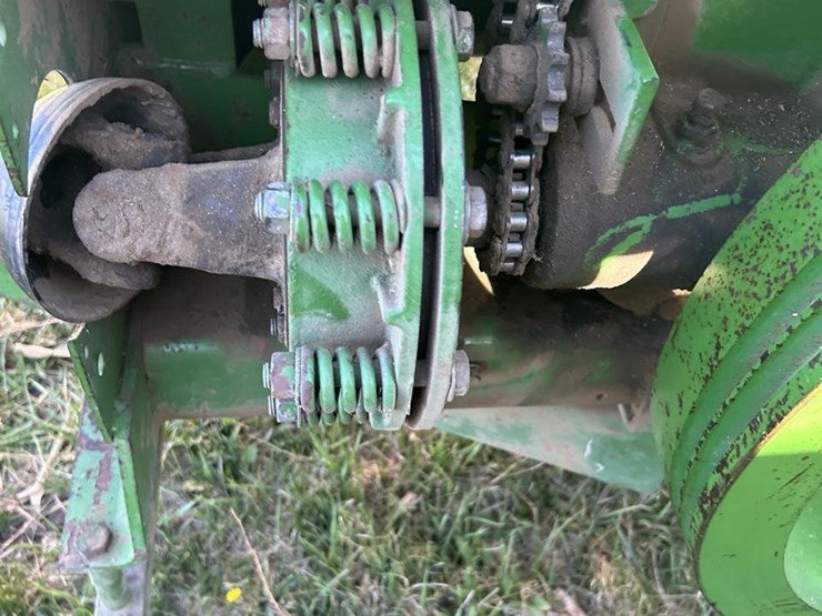 john-deere-336-image-16