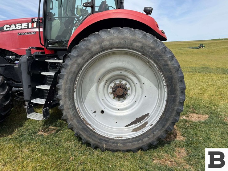 2014-case-ih-magnum-260-cvt-image-38