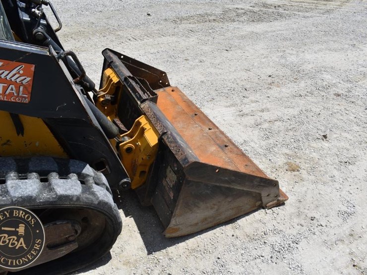 2019-deere-317g-image-16