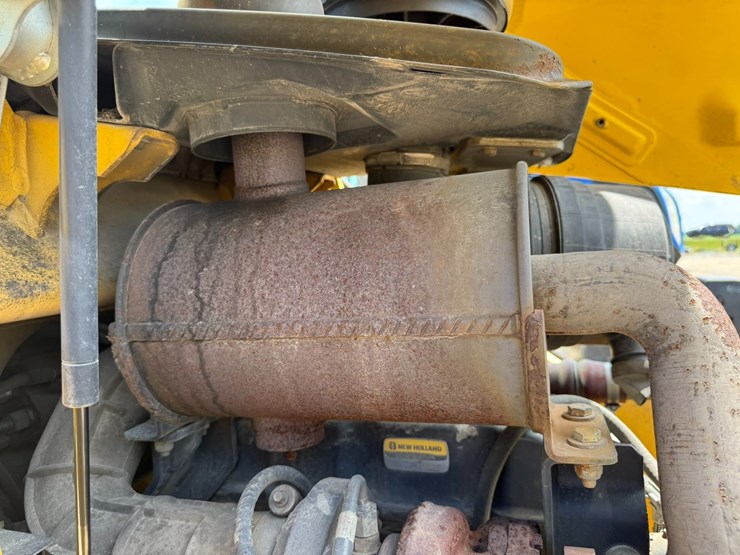2009-new-holland-b95b-image-49