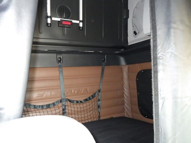 2021-freightliner-cascadia-126-image-4